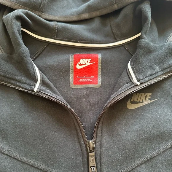 Nike Black Zip Up Hoodie Women’s S Athletic Hooded Sweatshirt - Picture 4 of 5